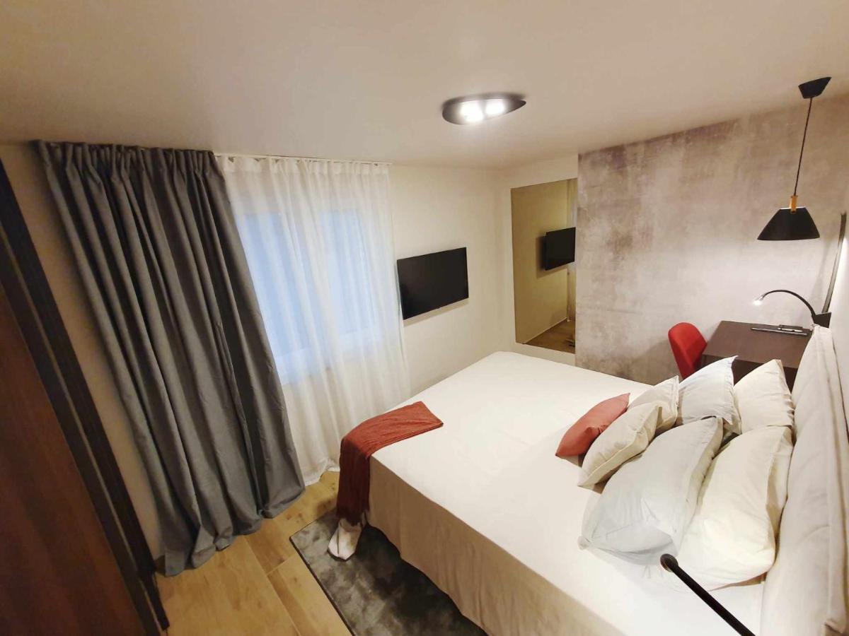 New Ana Design City Center Apartments Pula Eksteriør billede